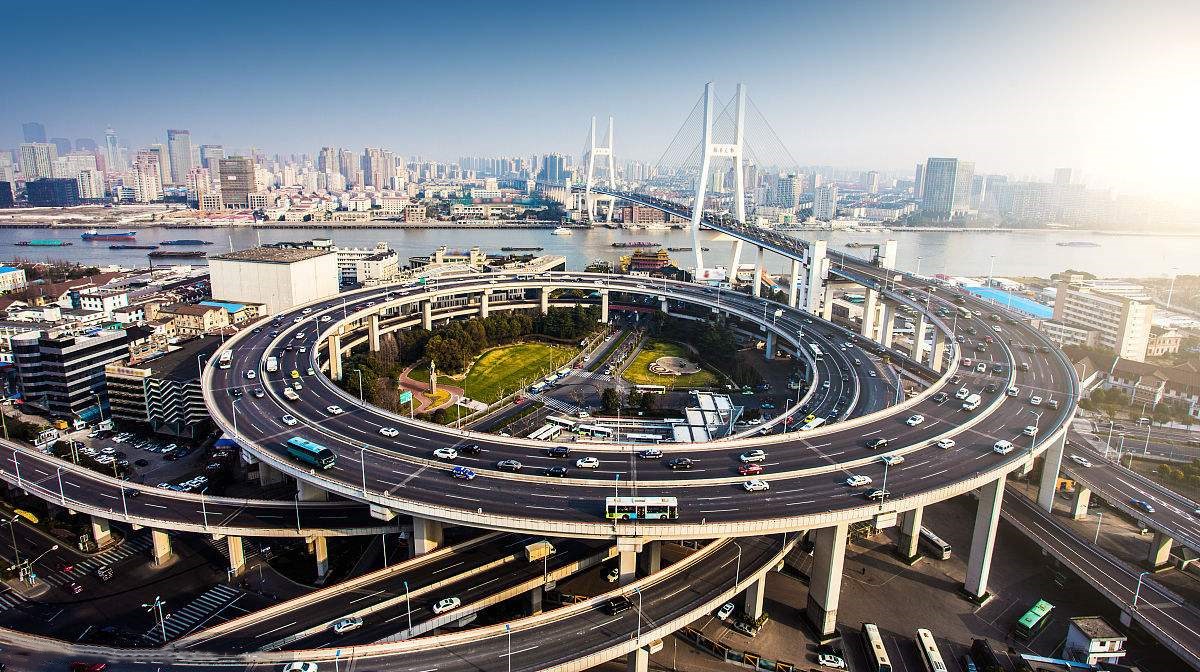 其实光看图片就能看出黄桷湾立交的错综复杂,像一堆永远理不清的线团.