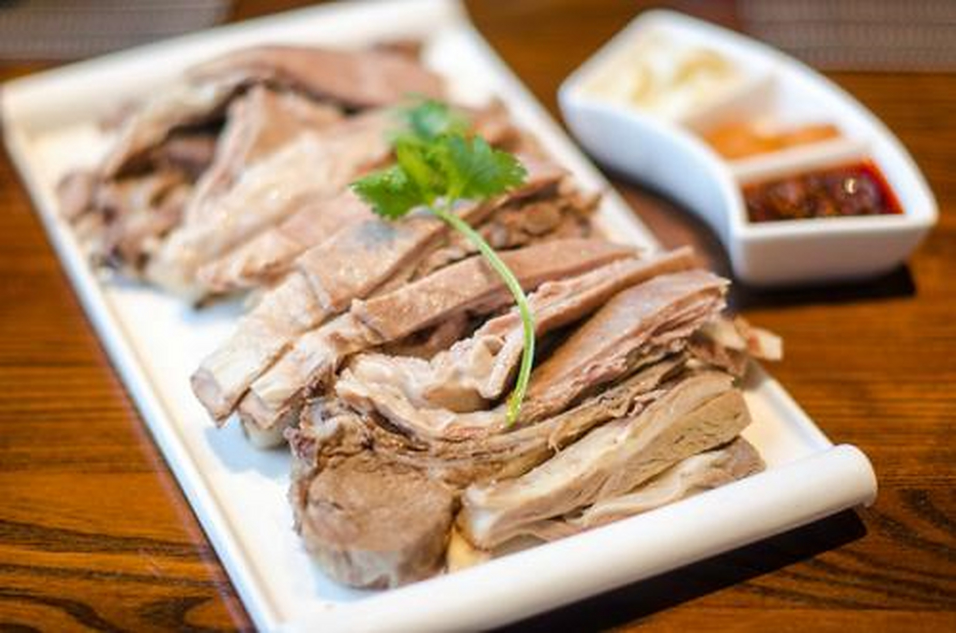 新年味# #春节美食大赏#"手把羊肉"是内蒙古著名的民族传统菜.