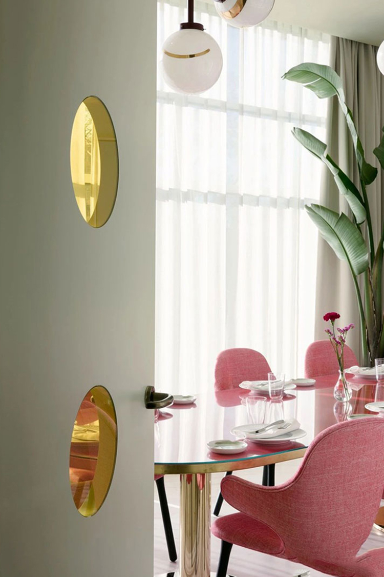 在一水黑白灰的"性冷淡"风格,实际上丹麦的家具有非常多的明快色彩