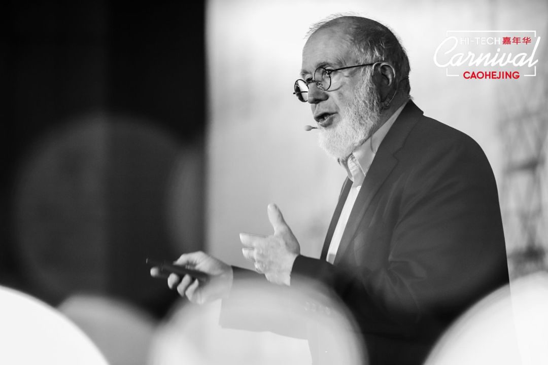 专访丨曾不懂电脑,不用智能手机,"预言帝"凯文·凯利如何一步步走向