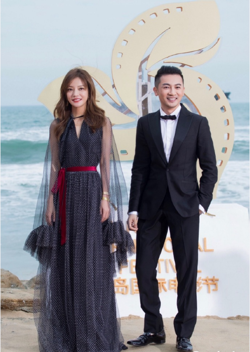 被央视点名赵薇移民新加坡,赵薇官方晒护照回应,国籍很明显