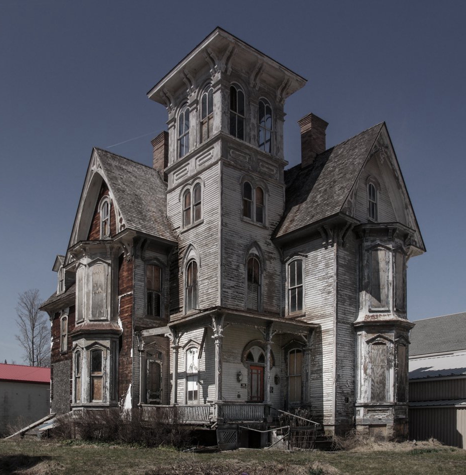 图中这座"鬼宅"位于阿肯色州,门口曾先后有7人被杀