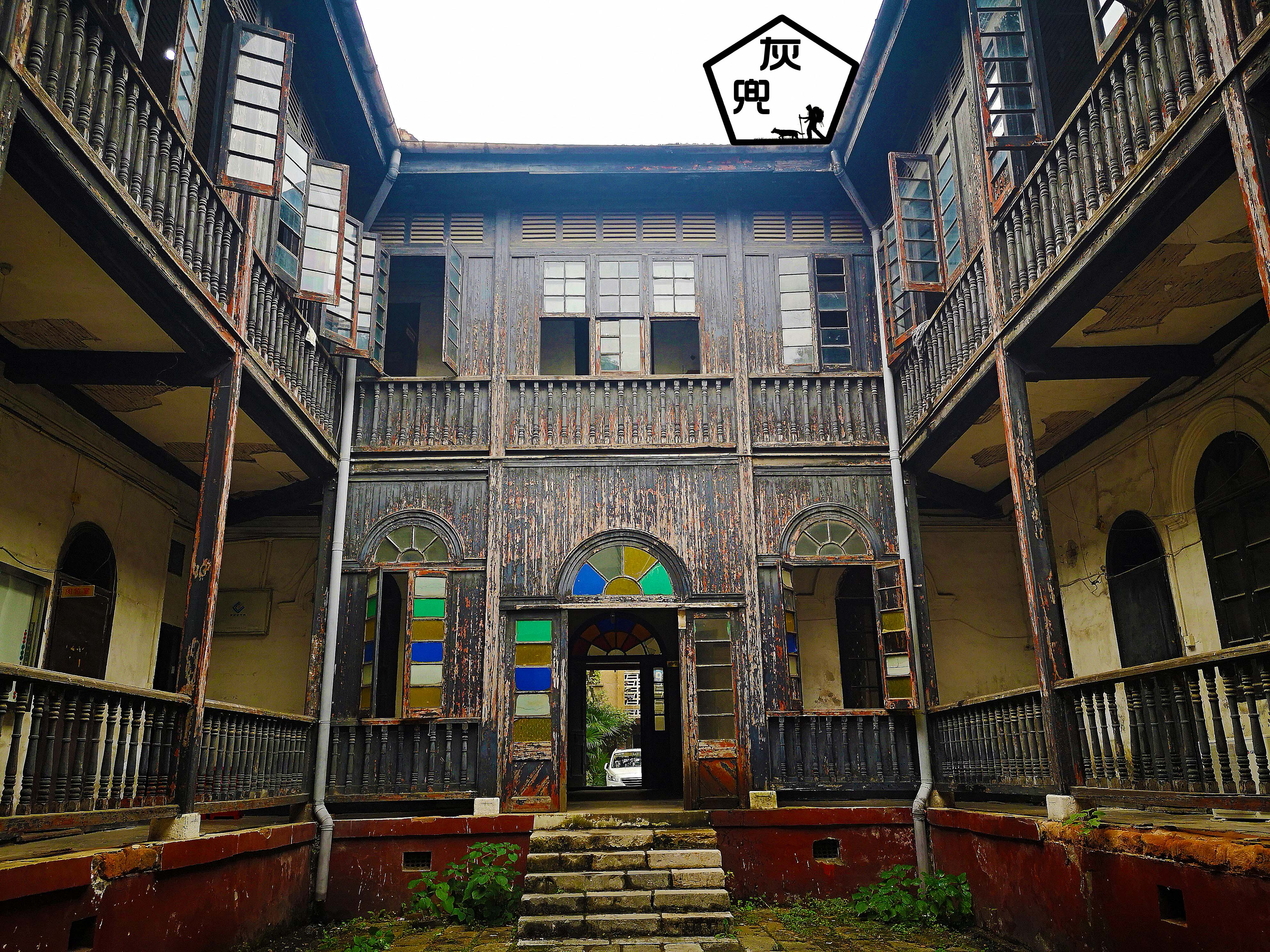 让昙华林都黯然失色,中国最古老的大学没有之一,文华大学文学院