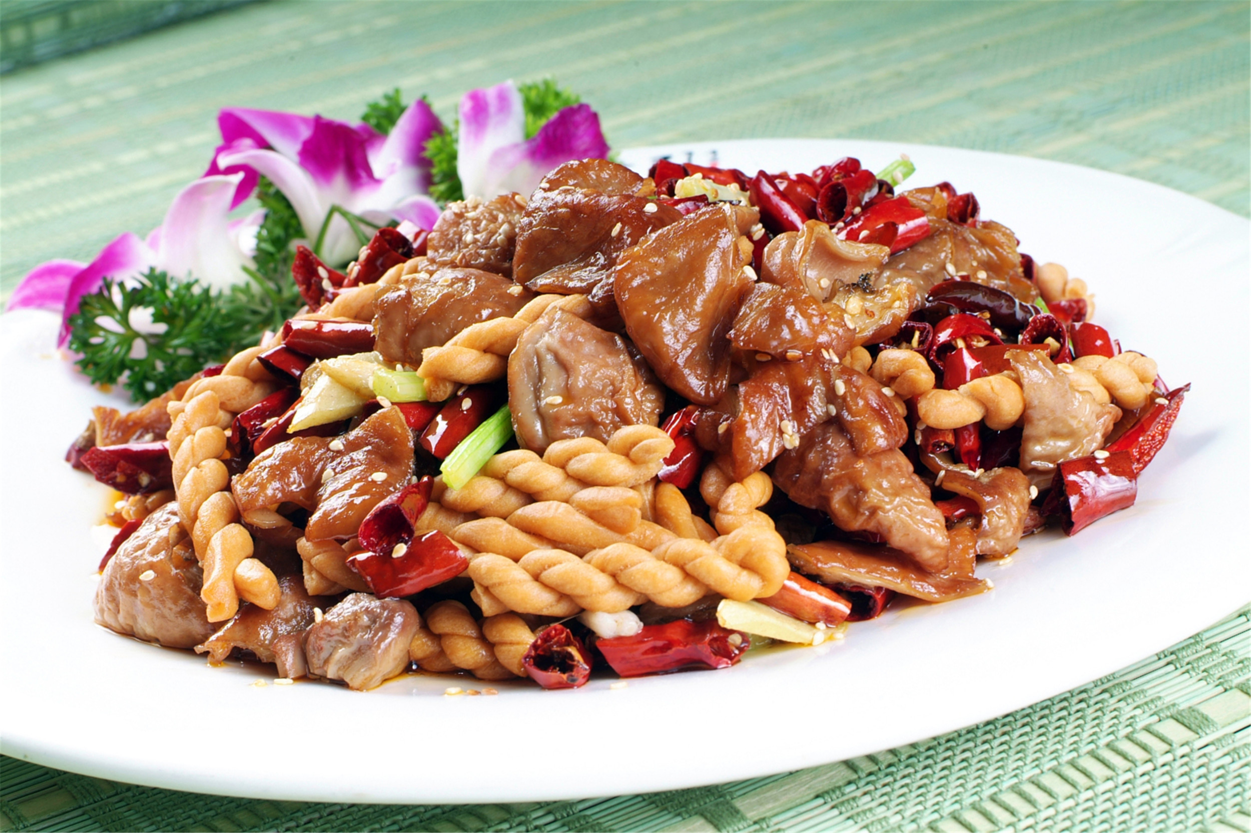 香辣肥肠:肥肠,有着独特的味道,香辣肥肠更是肥肉不腻.