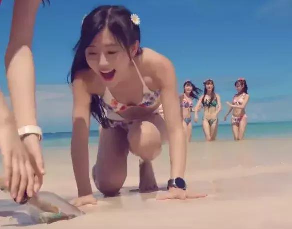 snh48沙滩泳装mv,当看到沙滩上的鞠婧祎,粉丝疯狂亲屏