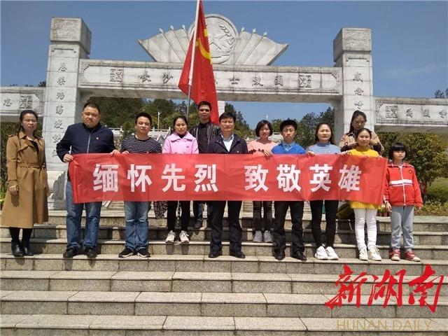 长沙县革命烈士陵园日均接待千人