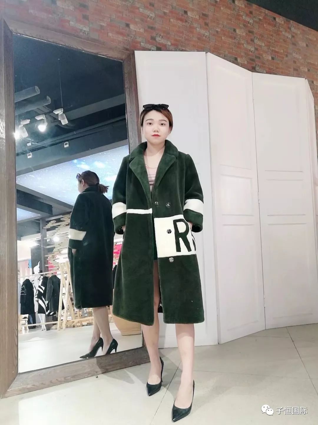 子恒国际新款羊剪绒到店  散挑走份均可  款式新颖  价格美丽