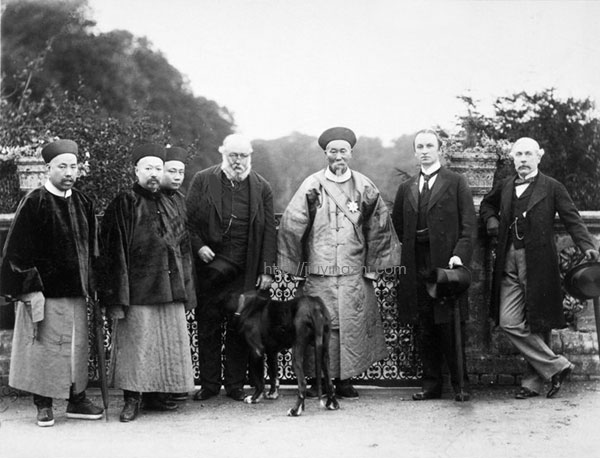 他娶了自己"妹妹"为妻,生下一子,孩子后来影响中国近代历史