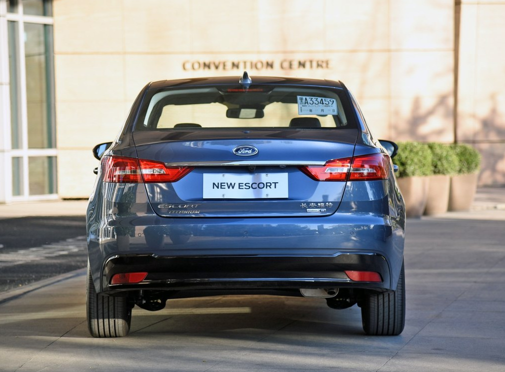 家庭的价值之选——实拍福特福睿斯,定位紧凑型车,满足家庭使用