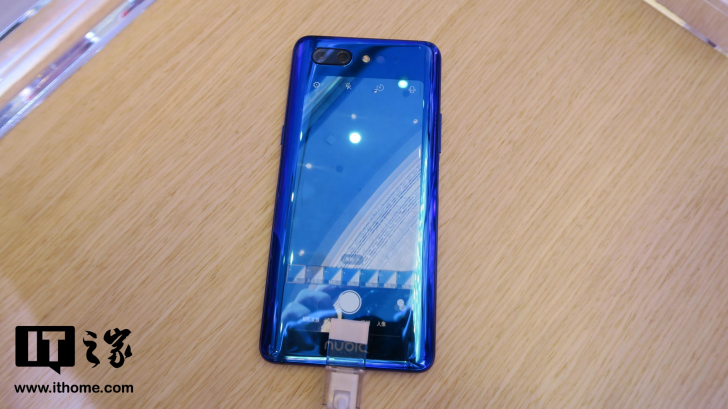 努比亚x现场上手:双屏显示,硬件护眼