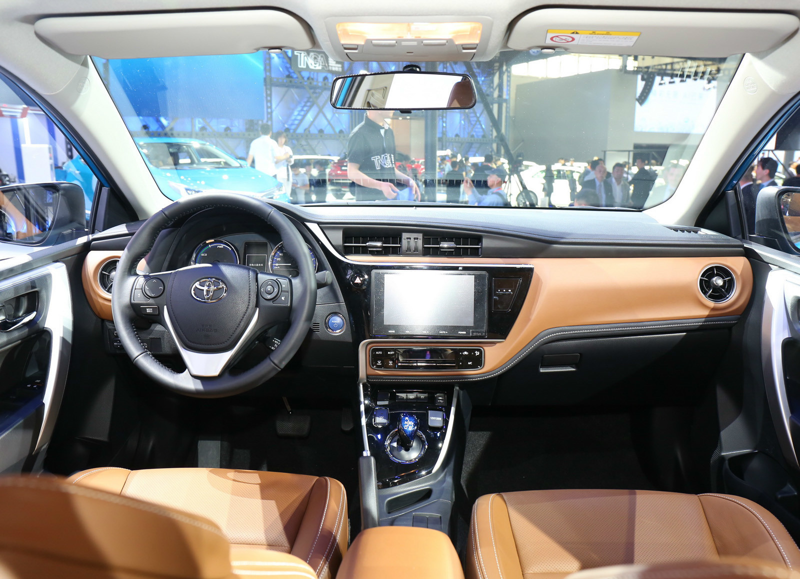 品鉴一款雷凌双擎的外观和内饰之美