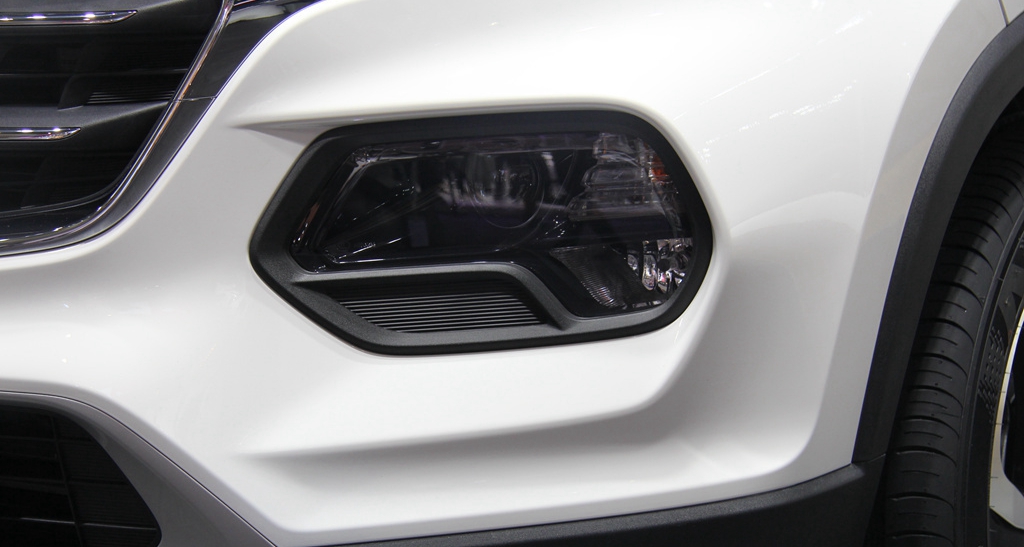 这款车的雾灯设计十分精美,造型优美