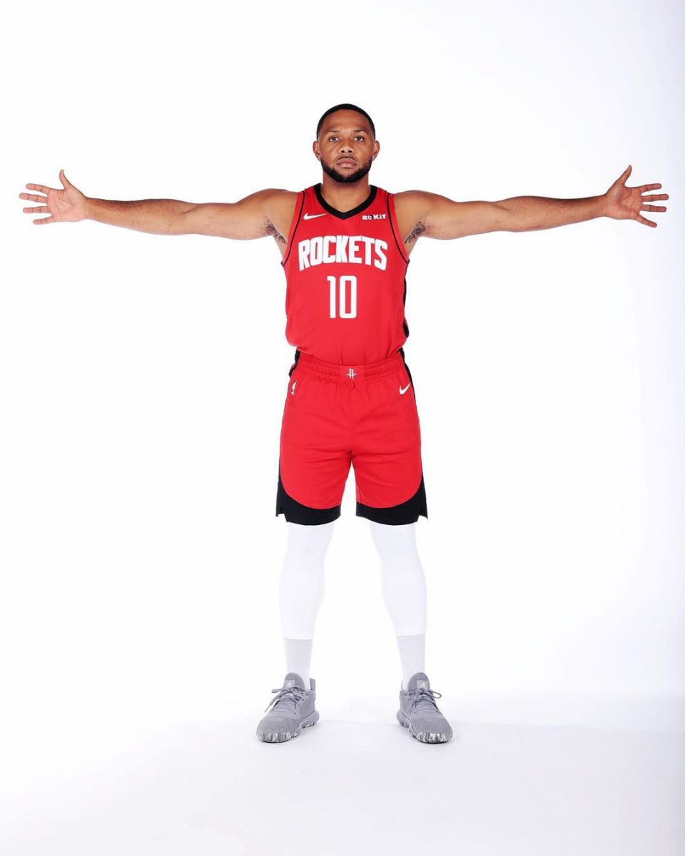 火箭升空!埃里克-戈登更新社媒展示一组自己的定妆照