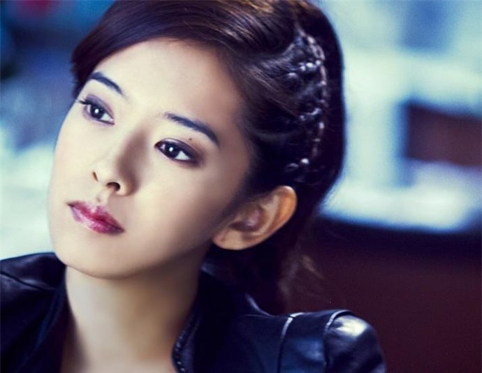 因为篮球火被熟知,周采诗目前结婚了吗?老公是谁?