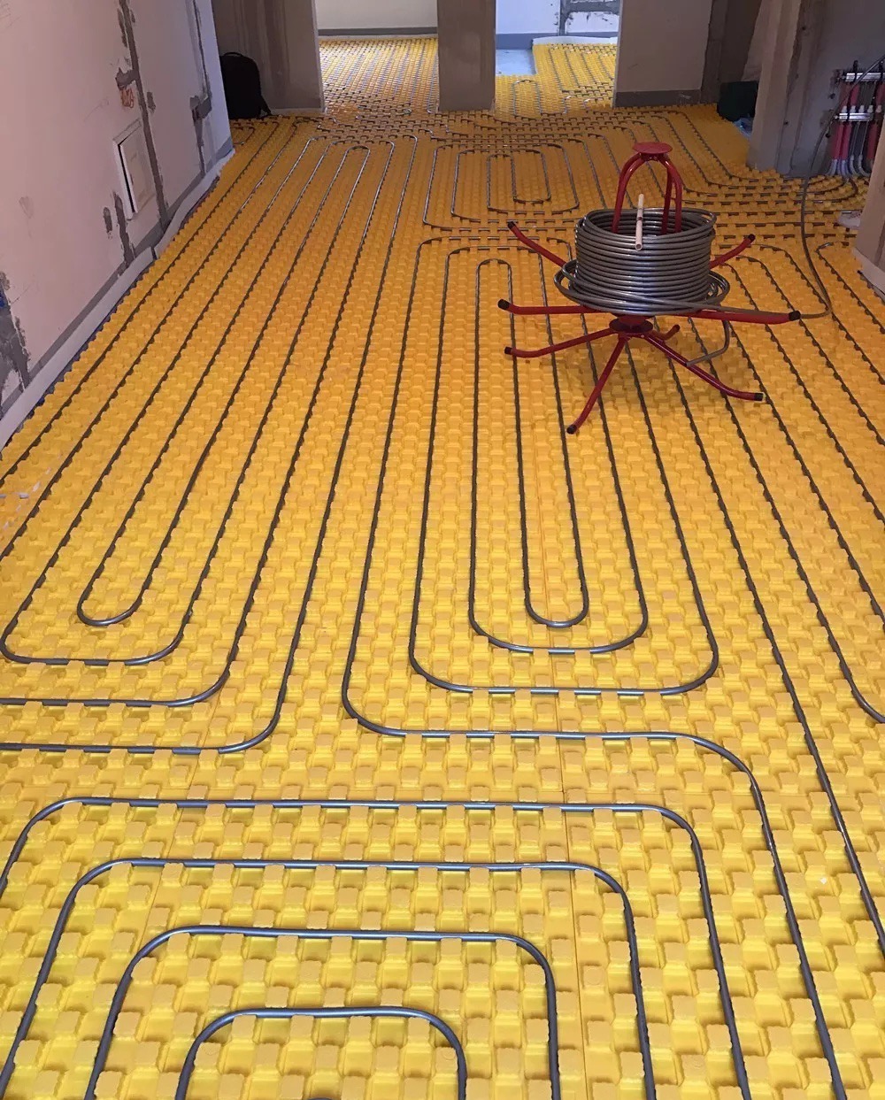 商家提醒:铺地暖时铺得越密越制热?太多家庭想错了,还费钱!