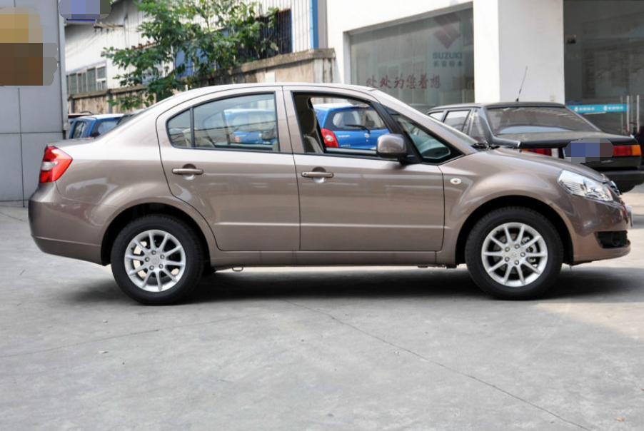 铃木天语 尚悦:可以说是夜晚的一道风景,开起来十分炫酷!