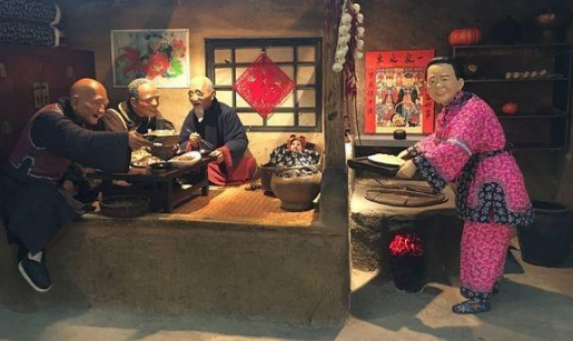 东北人喜欢在热炕头吃饭,南方人表示不理解,东北人回怼亮了