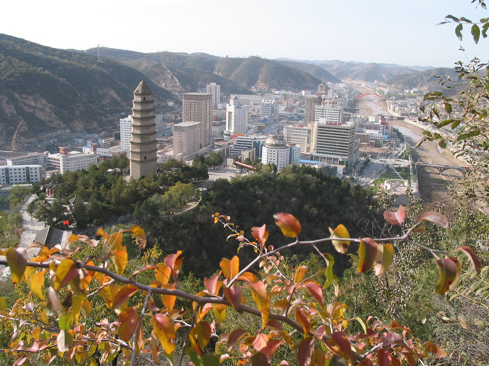 镜头里的春天# 延安的春光是一幅美丽的画卷,是一部生动的历史长卷.