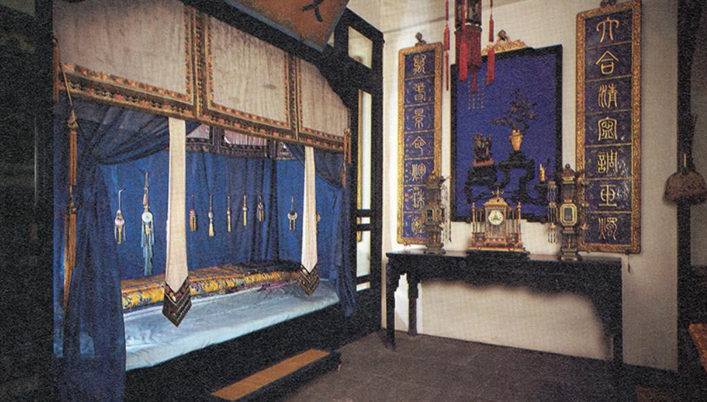 贾府中除了暖阁,还有什么取暖方式?