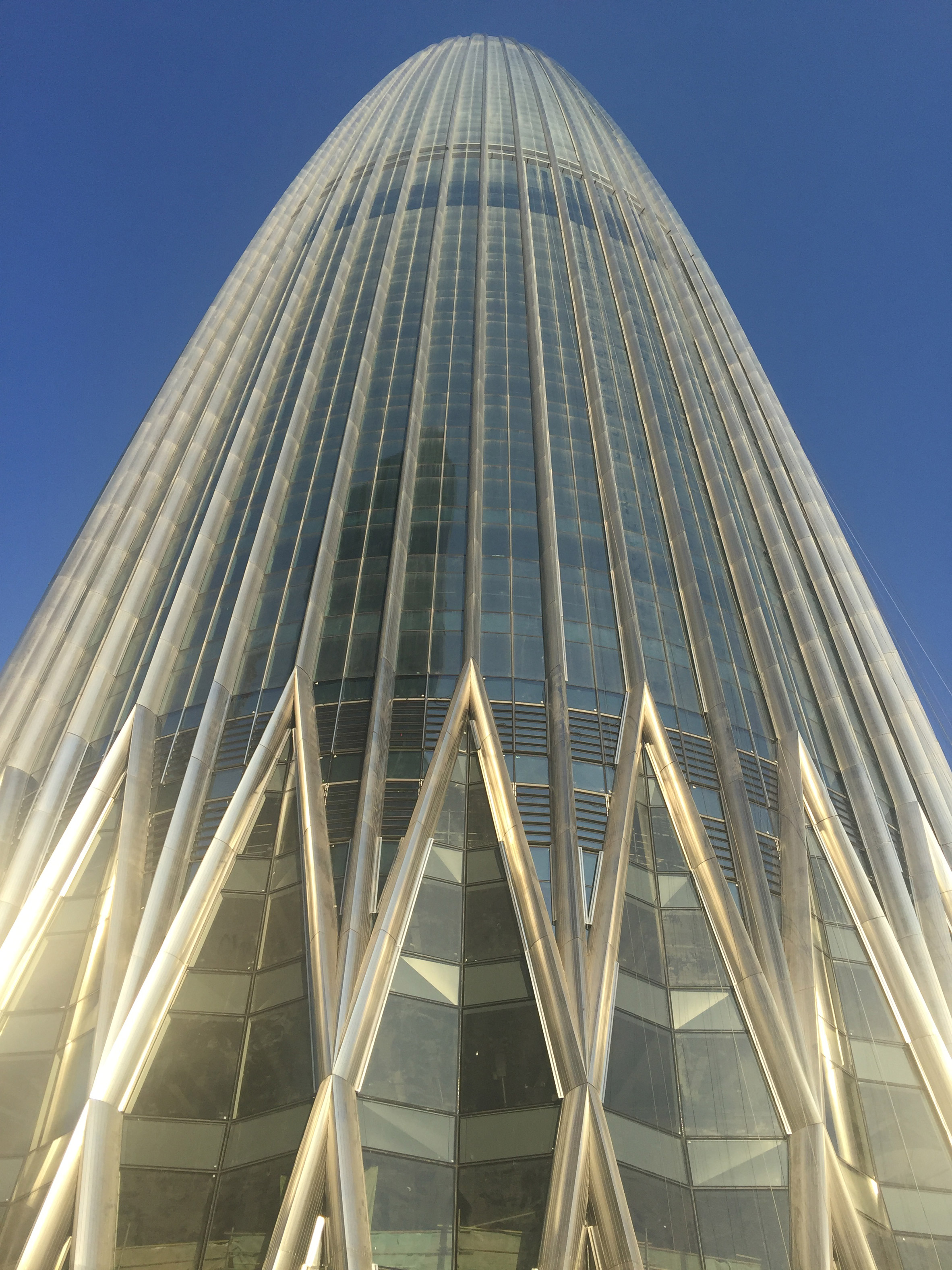 这座超高层建筑由托尼·凯特(tonykettle)为rmjm设计,由戈尔普特(gor