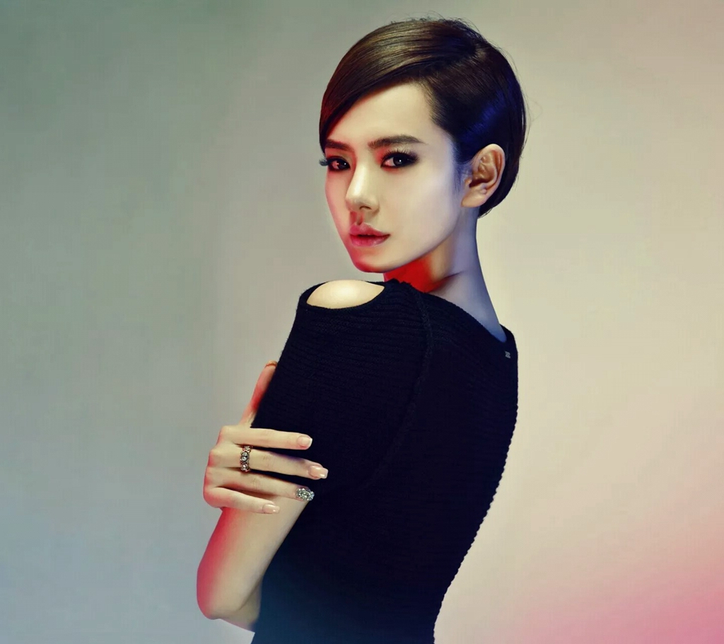 柳眉星眼,皓齿明眸——戚薇