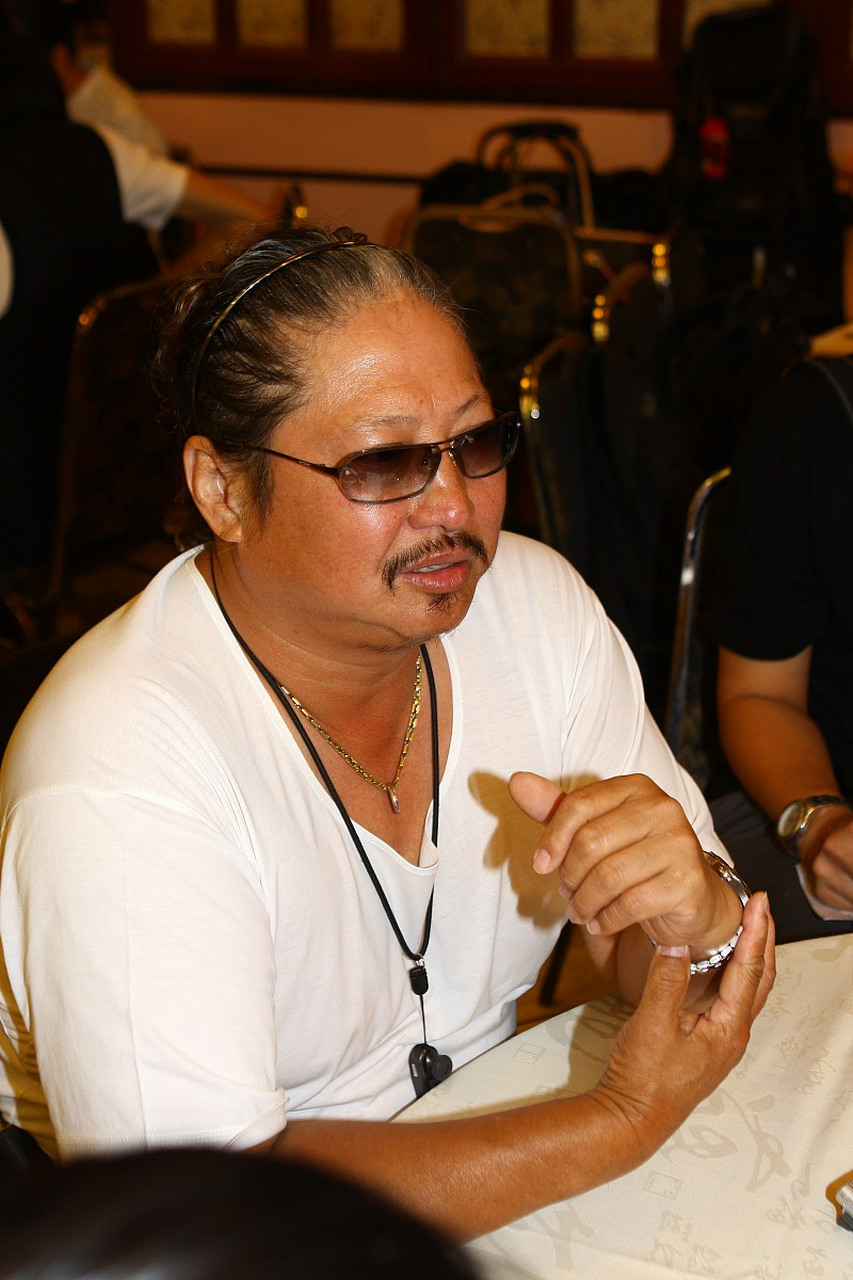 "  赵本山说了一句话,让洪金宝哭笑不得.