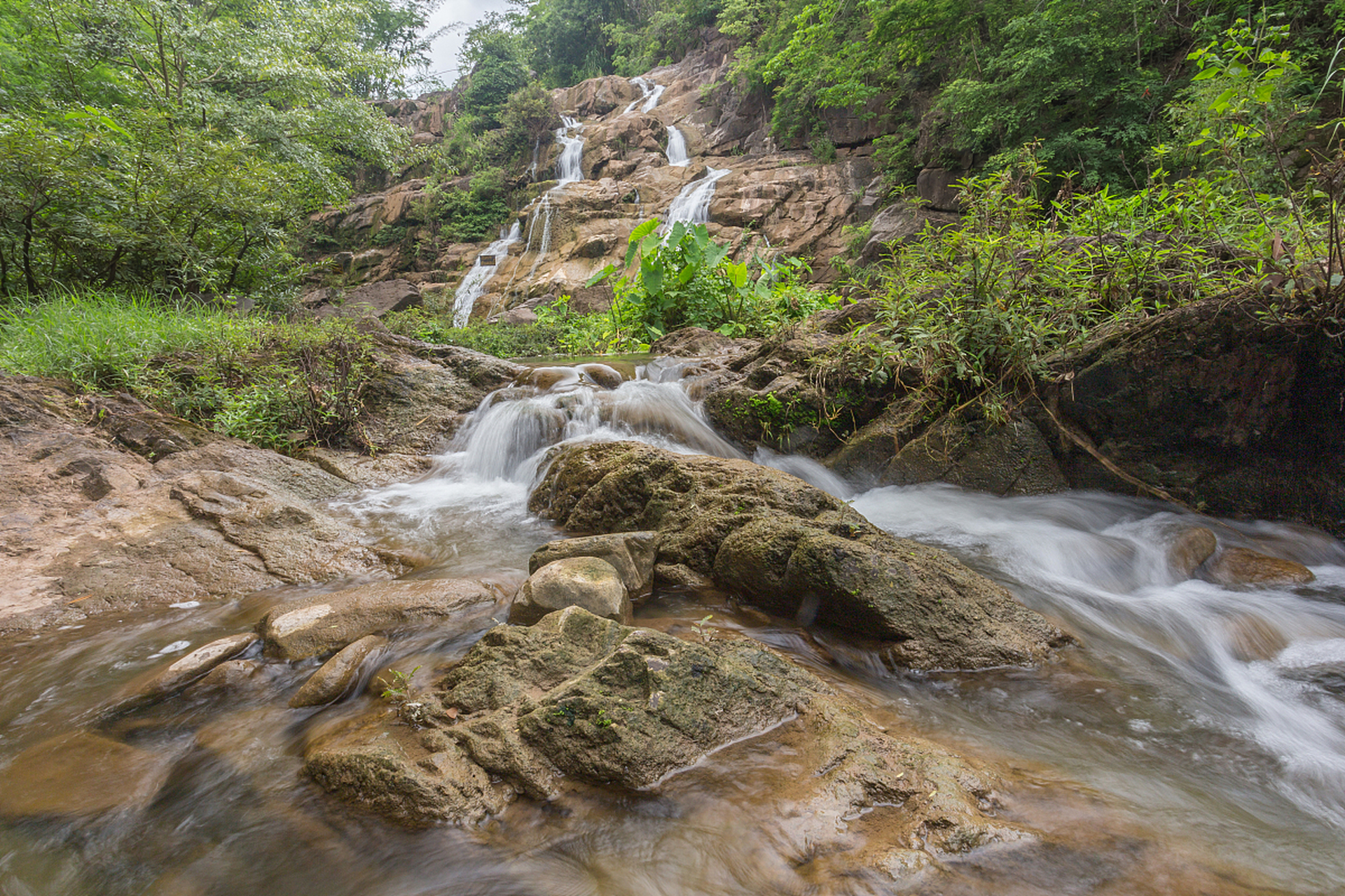 92 这个风景区位于河北省的灵寿县,是一个充满神秘和自然魅力的地方