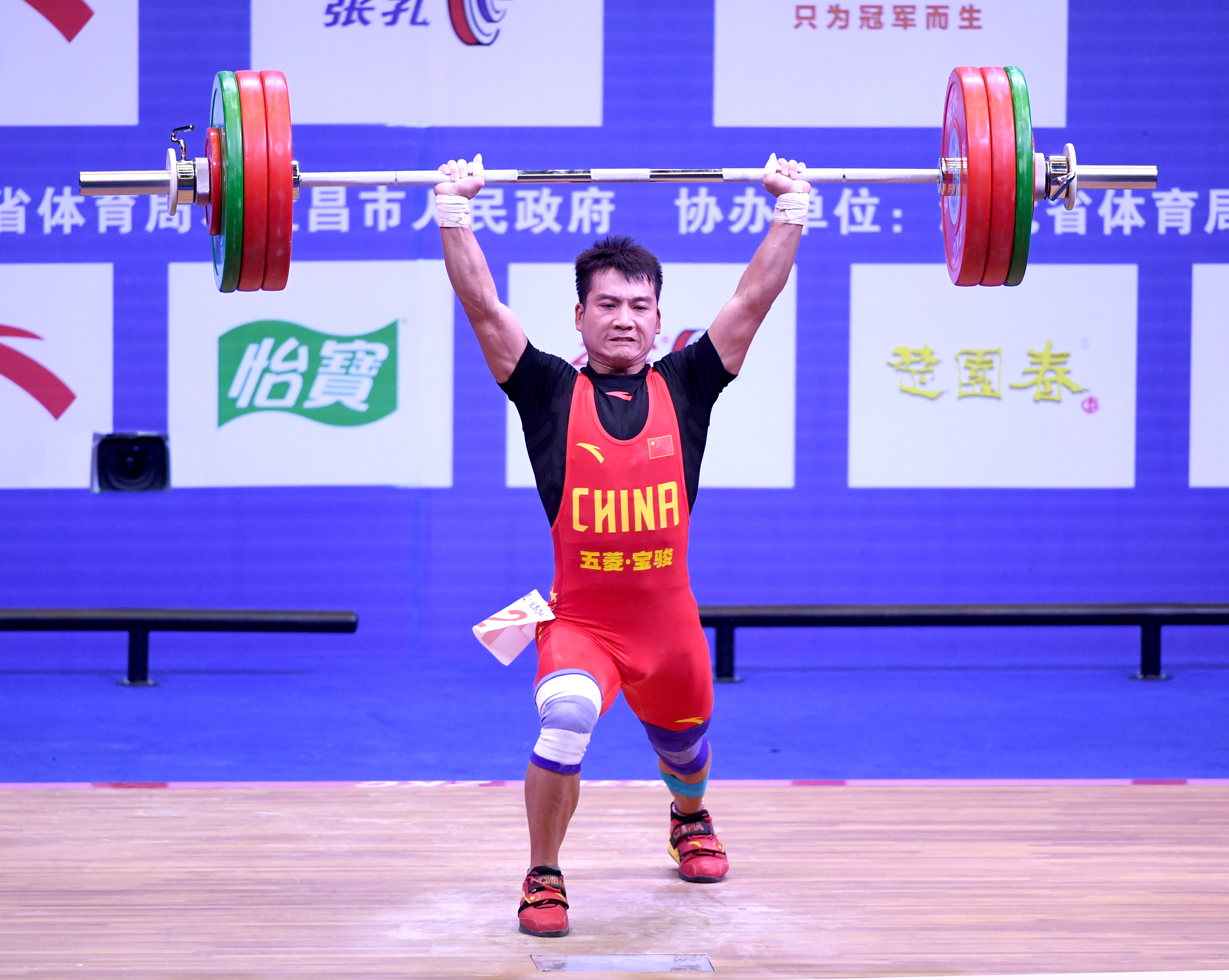 举重——全国男子举重锦标赛:蒙成获56公斤级挺举,总成绩两项冠军(1)