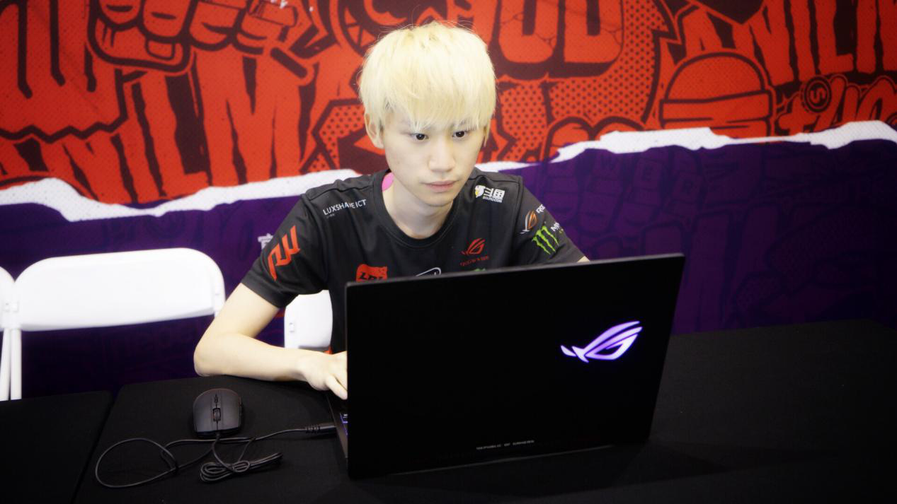 doinb被rng完全打自闭了!网吧通宵10个小时一言不发!