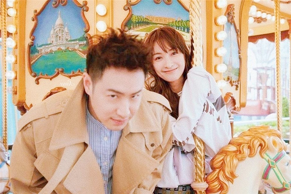 无尾熊夫妇合体!吴昕潘玮撒糖之旅!拥抱甜蜜喂狗粮!在一起!