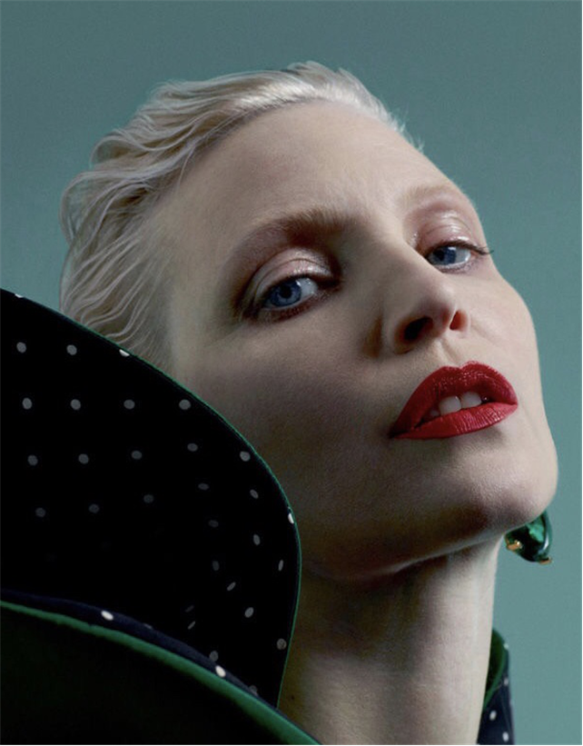 她拿过吉尼斯世界纪录"全世界腿最长的模特",p图都不敢这么p