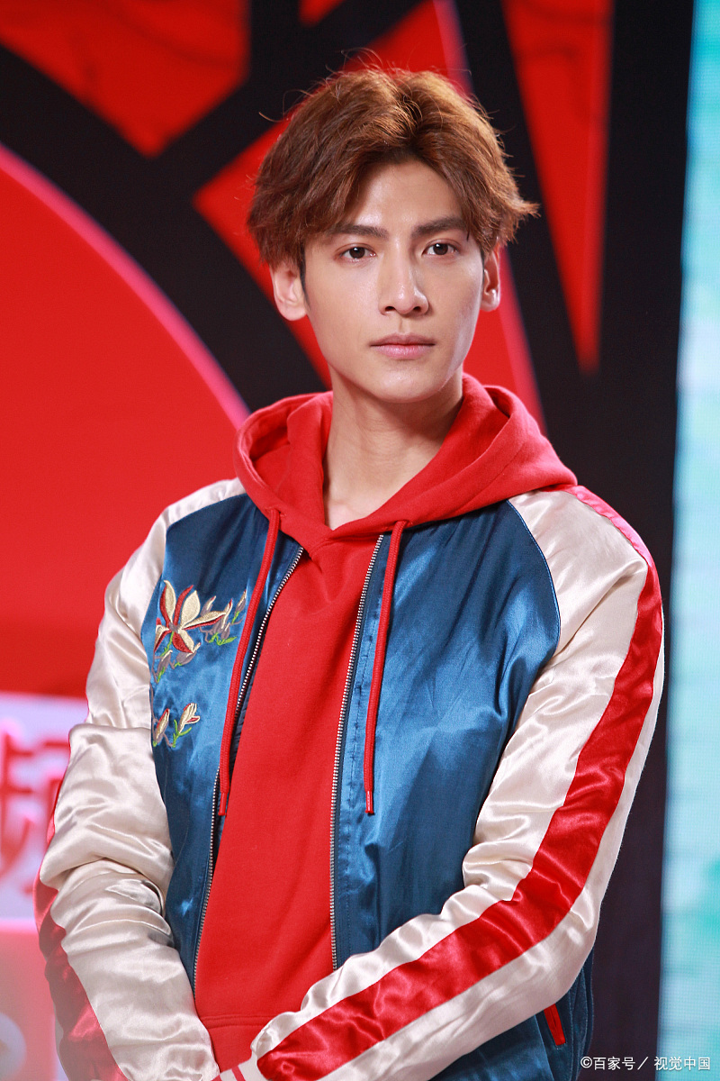 罗云熙和西班牙50岁大妈谈恋爱,真相令人大跌眼镜