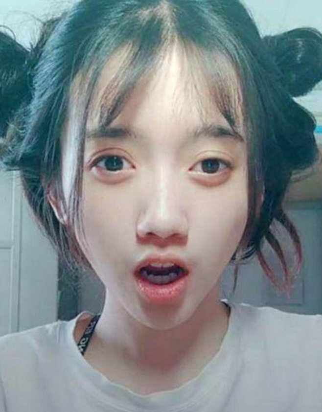 抖音又火了一位美女,这次不再是网红脸,而是素颜照