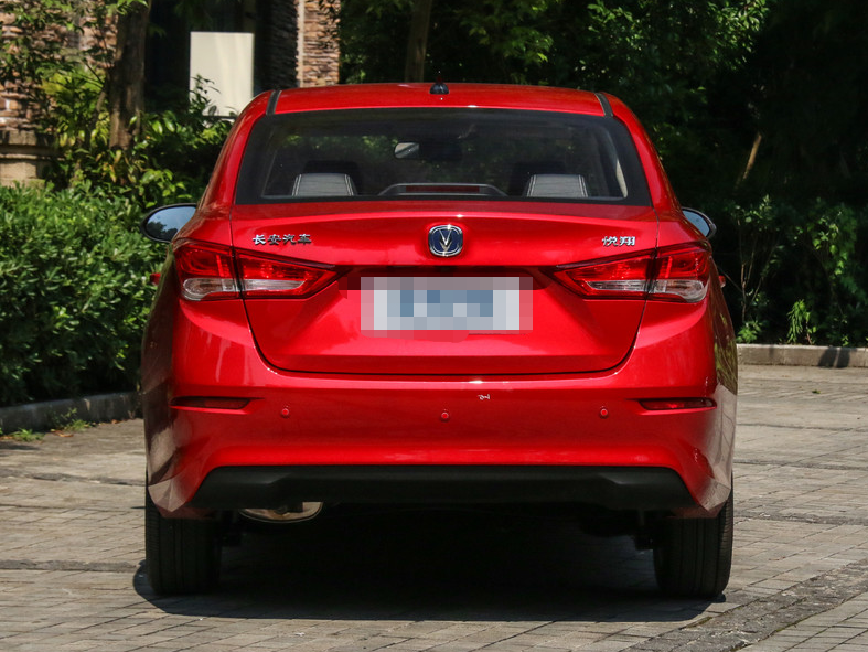 长安汽车-悦翔,充斥着很多现代元素,给人一种很舒服的感觉