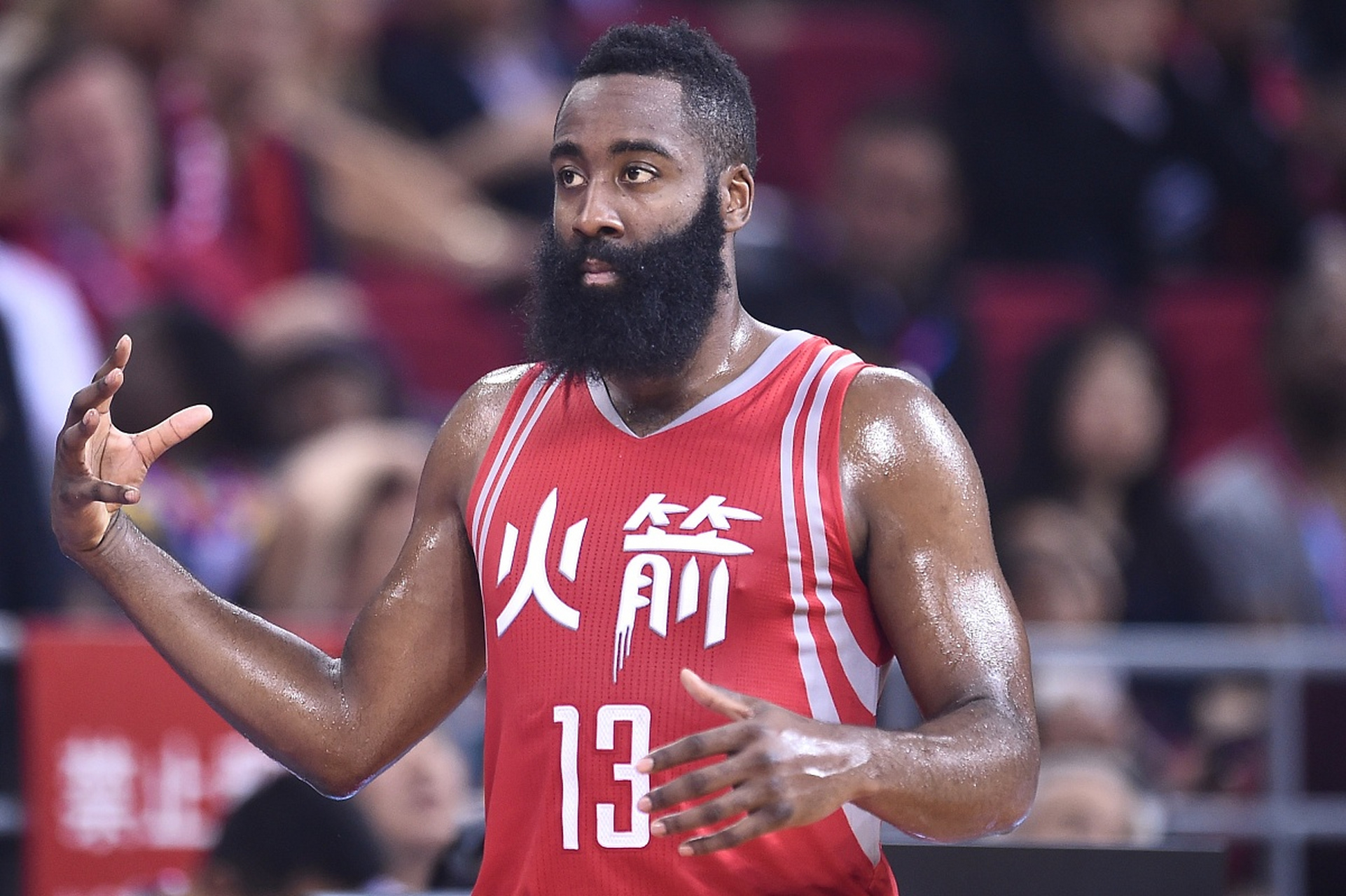 据露天看台记者chris haynes此前报道,多位消息人士表示,哈登打算