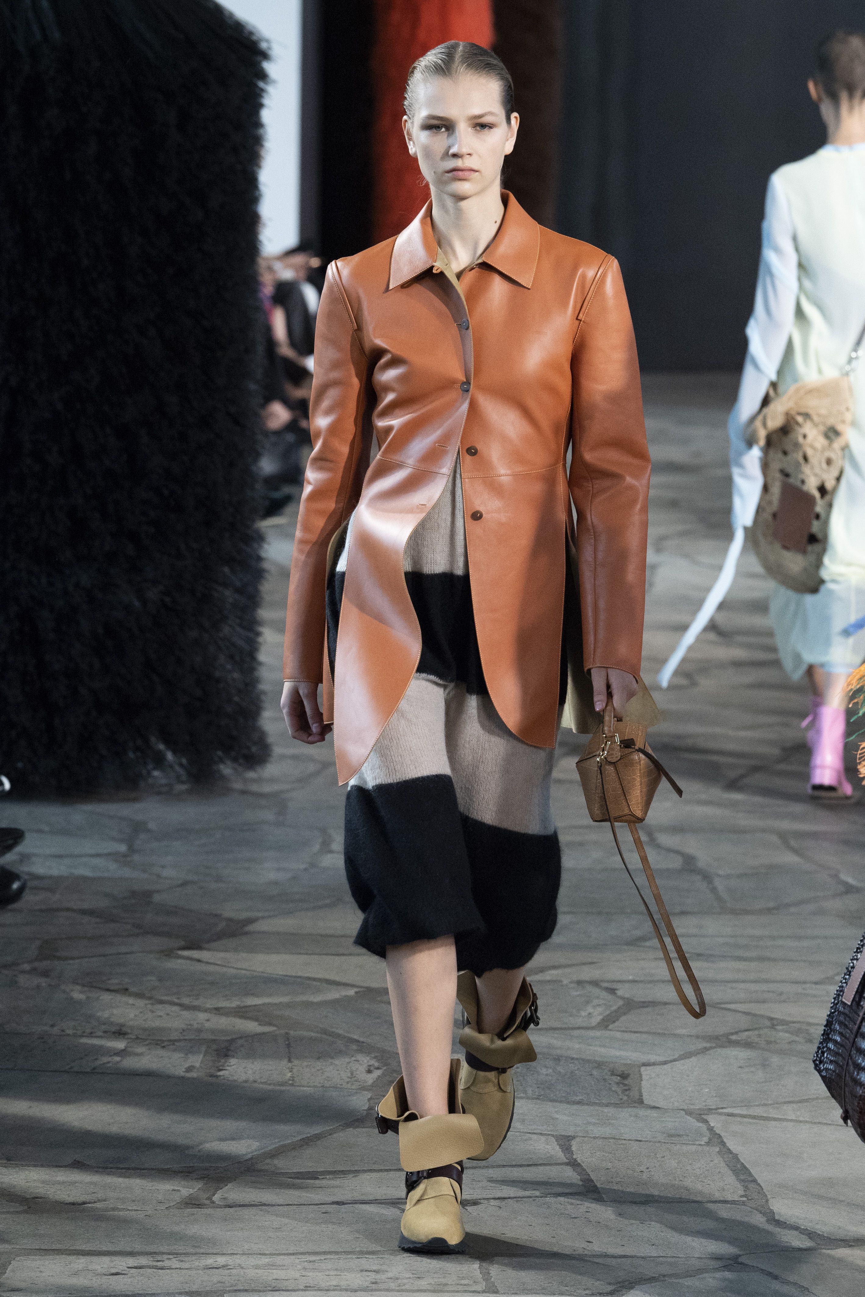 巴黎时装周——罗意威发布2019春夏女装新品(2)