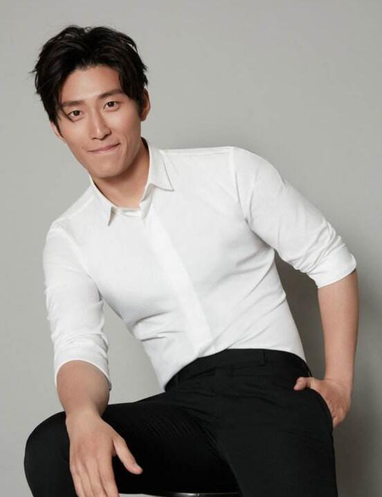 窦骁他原本今年下半年是用来休息的,全部工作基本都在上半年完成了