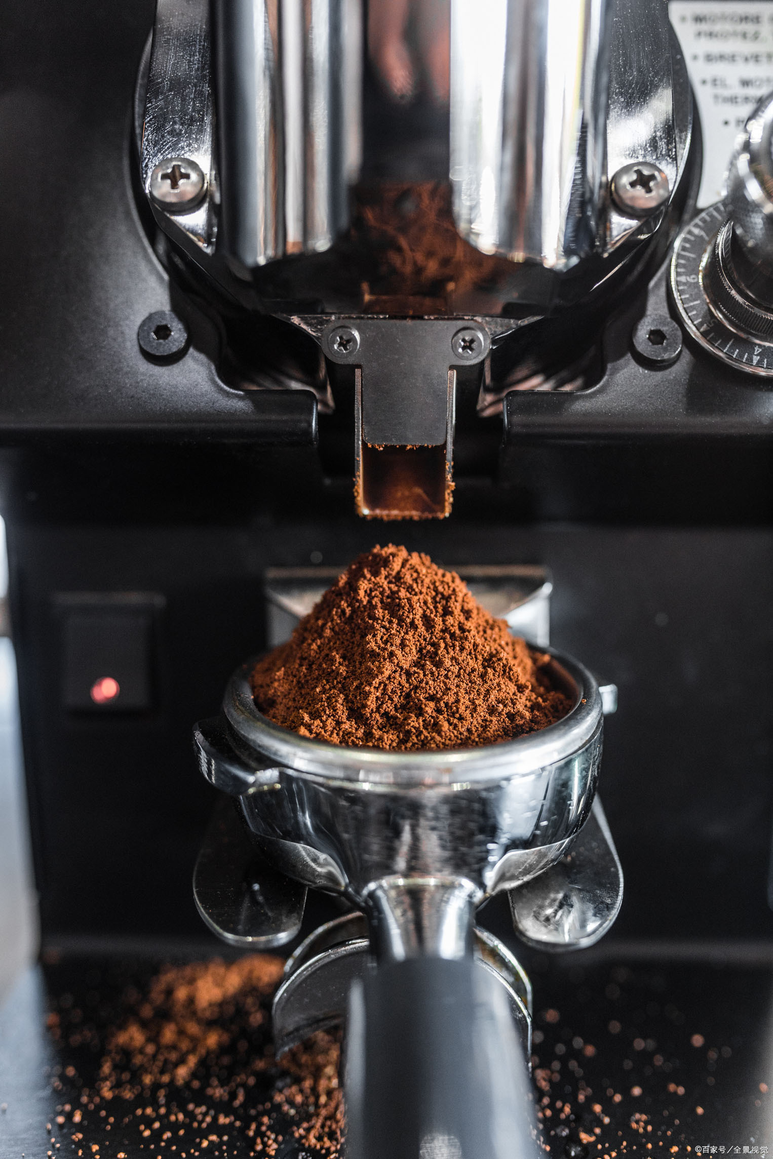 1,磨豆机:能把咖啡豆磨成意式咖啡要求的粉末状那种磨豆机,我有一个