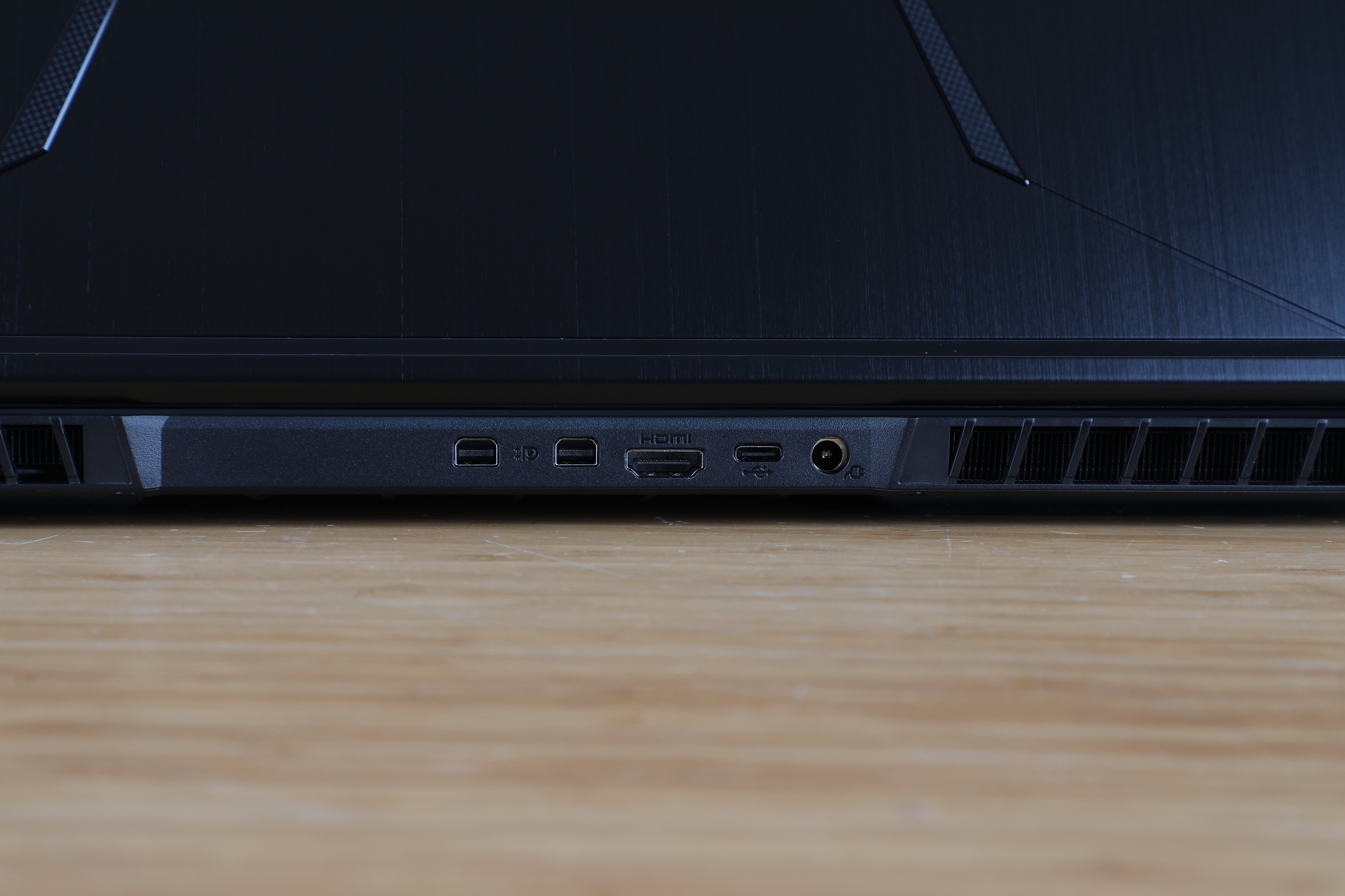 17.3英寸窄边框游戏本 机械革命x8-ti plus赏析