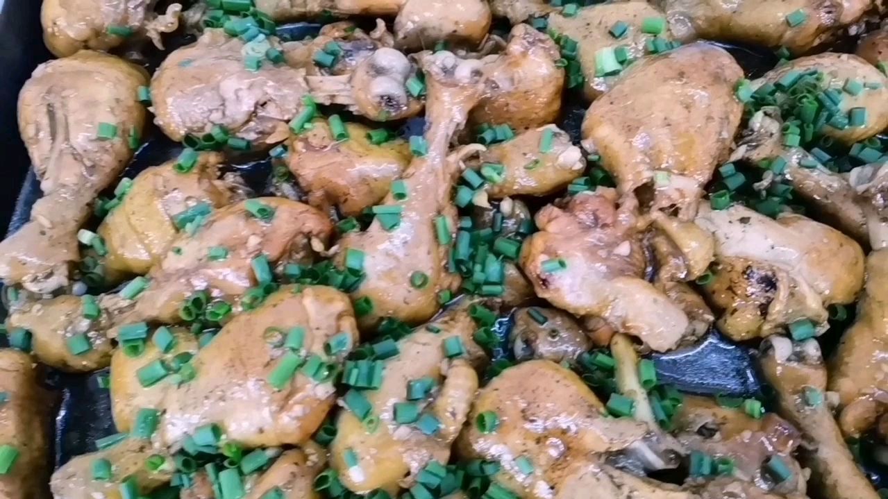 实拍:东莞大朗某厂食堂实况,十几年的大厨卤出来的鸡腿与众不同