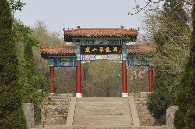 "灵山"这个地名百科上就将近30个,第一个至今没有地方可以超越