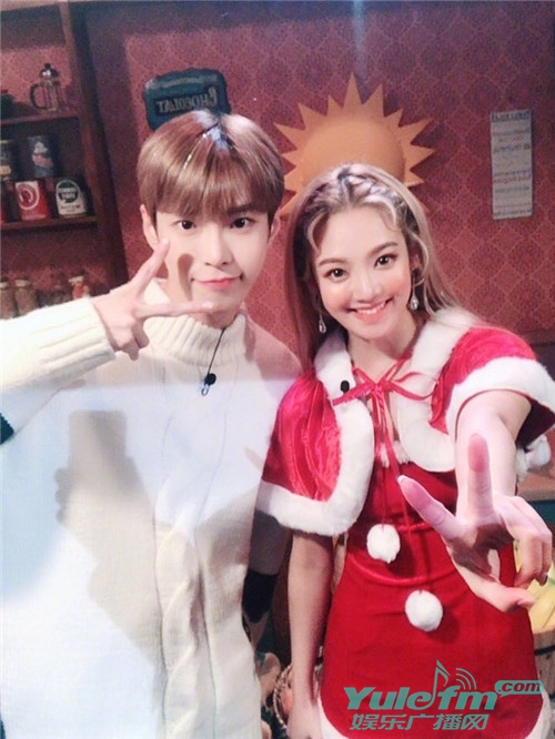 少女时代孝渊新综艺《惊人的星期六》花絮公开,与后辈合照笑容满面