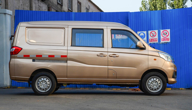 车型显得沉稳的福田伽途v5,外观简约大气,设计的非常超现代!