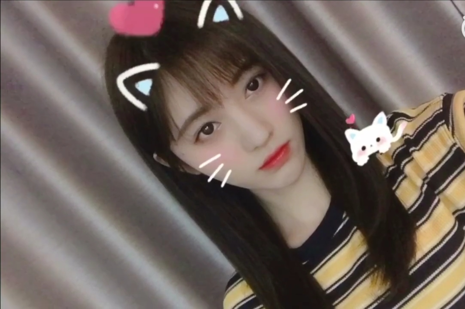 鞠婧祎的颜值真的无可挑剔啊,有点偏日系的风格,很小仙女也很甜美