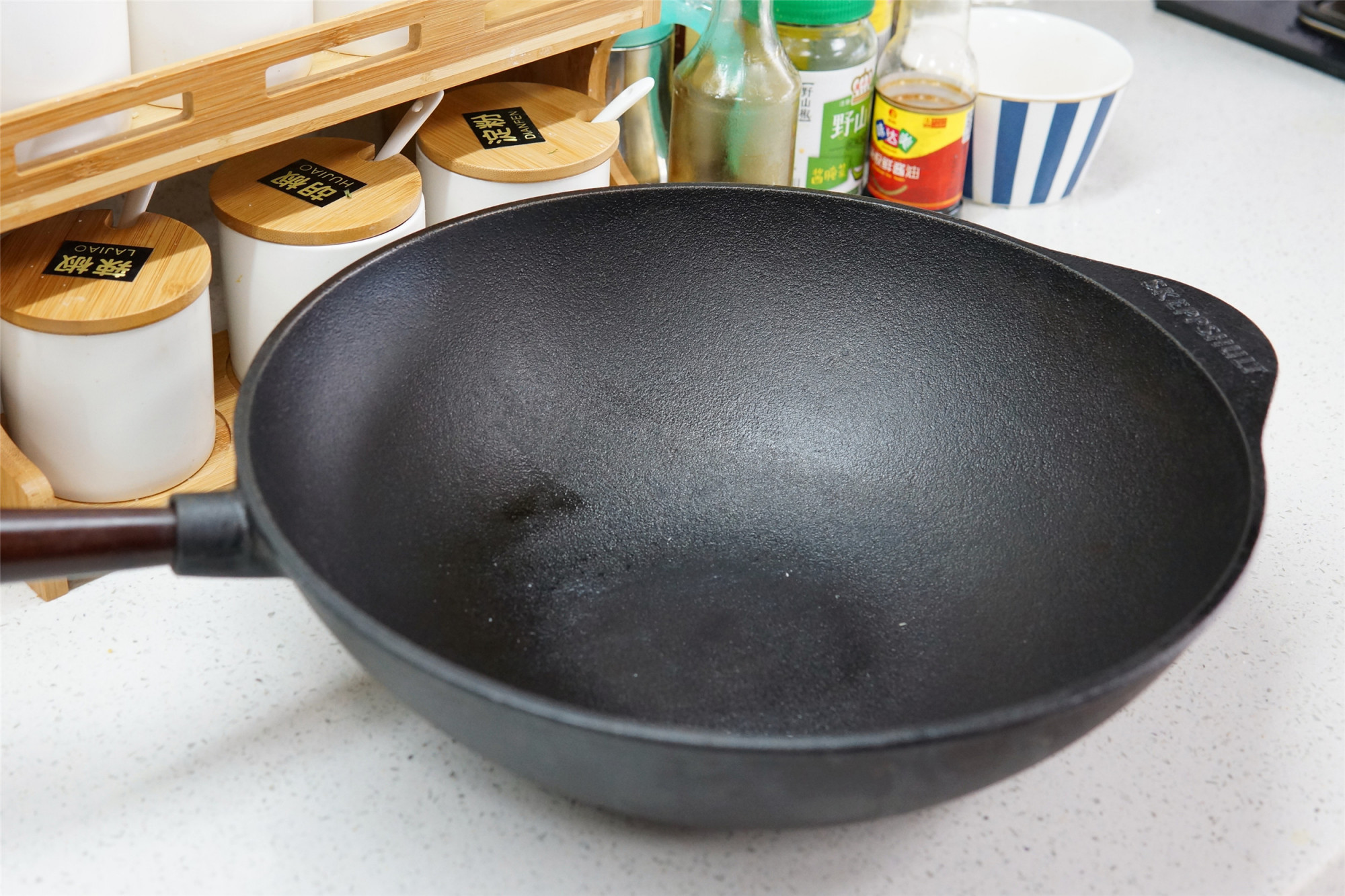 新铁锅别直接用,教你"3步开锅法",寿命长不粘锅,越用越好用