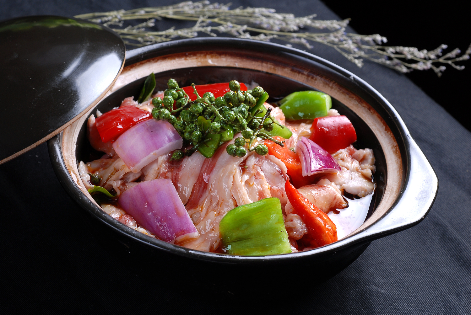 糖醋五花肉:提起糖醋菜:你一定先想到糖醋排骨,糖醋里脊,糖醋鱼等这些