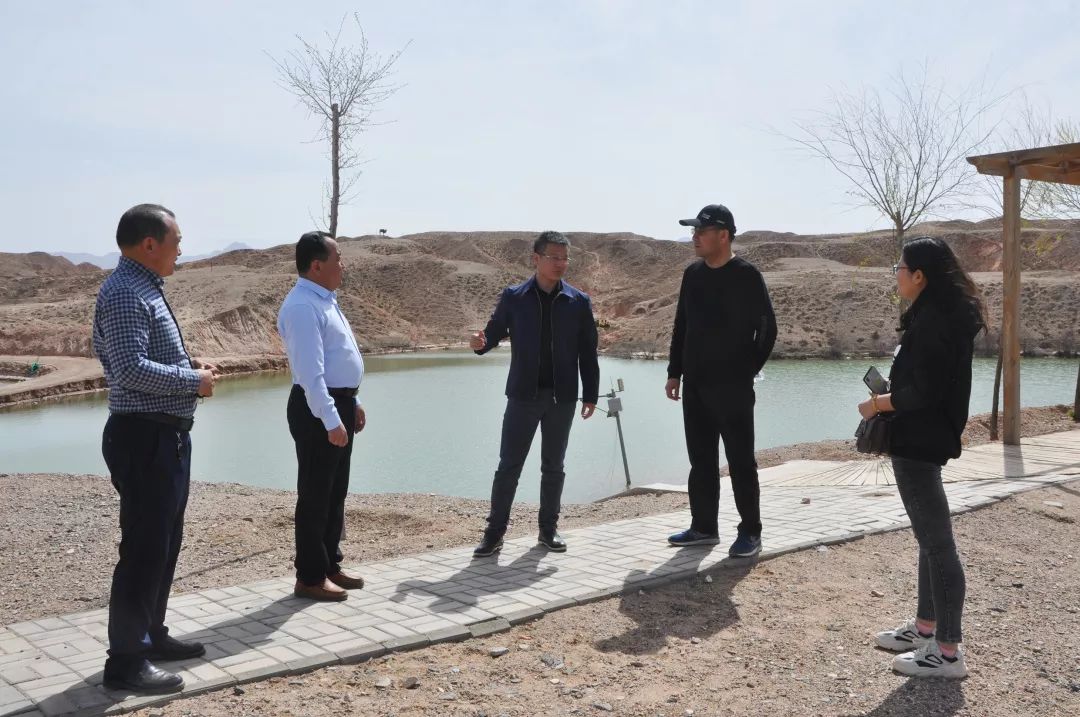 阿右旗委常委,组织部部长王东到巴彦高勒苏木开展巡河调研
