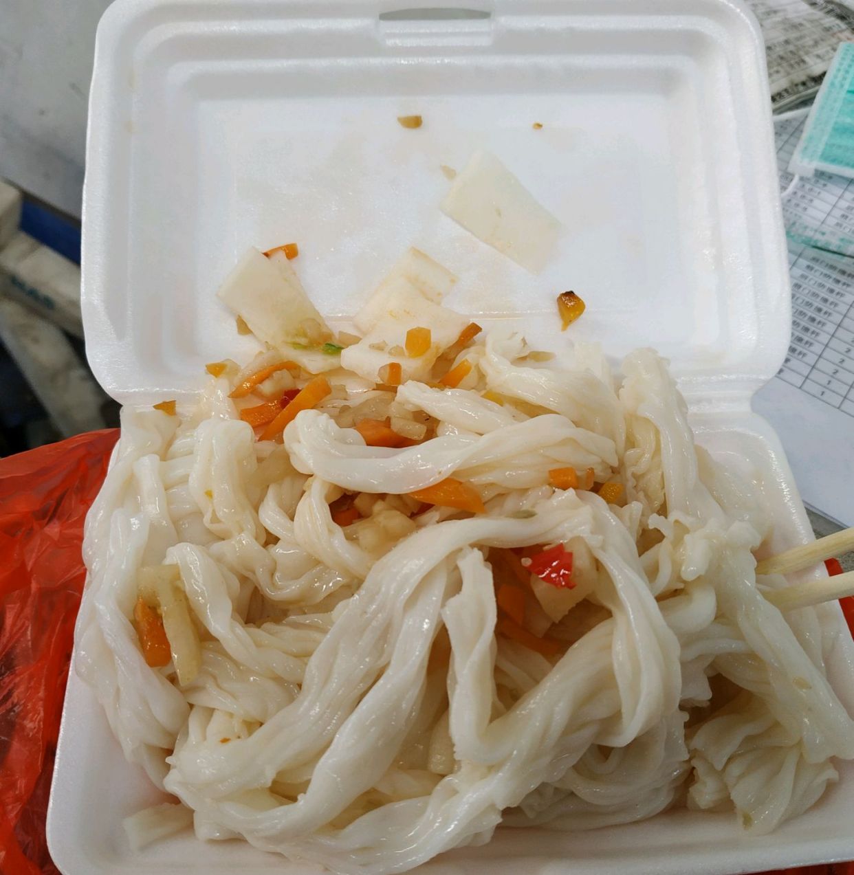 现在广州新塘镇某村里,还能吃上最低价的肠粉三元一份