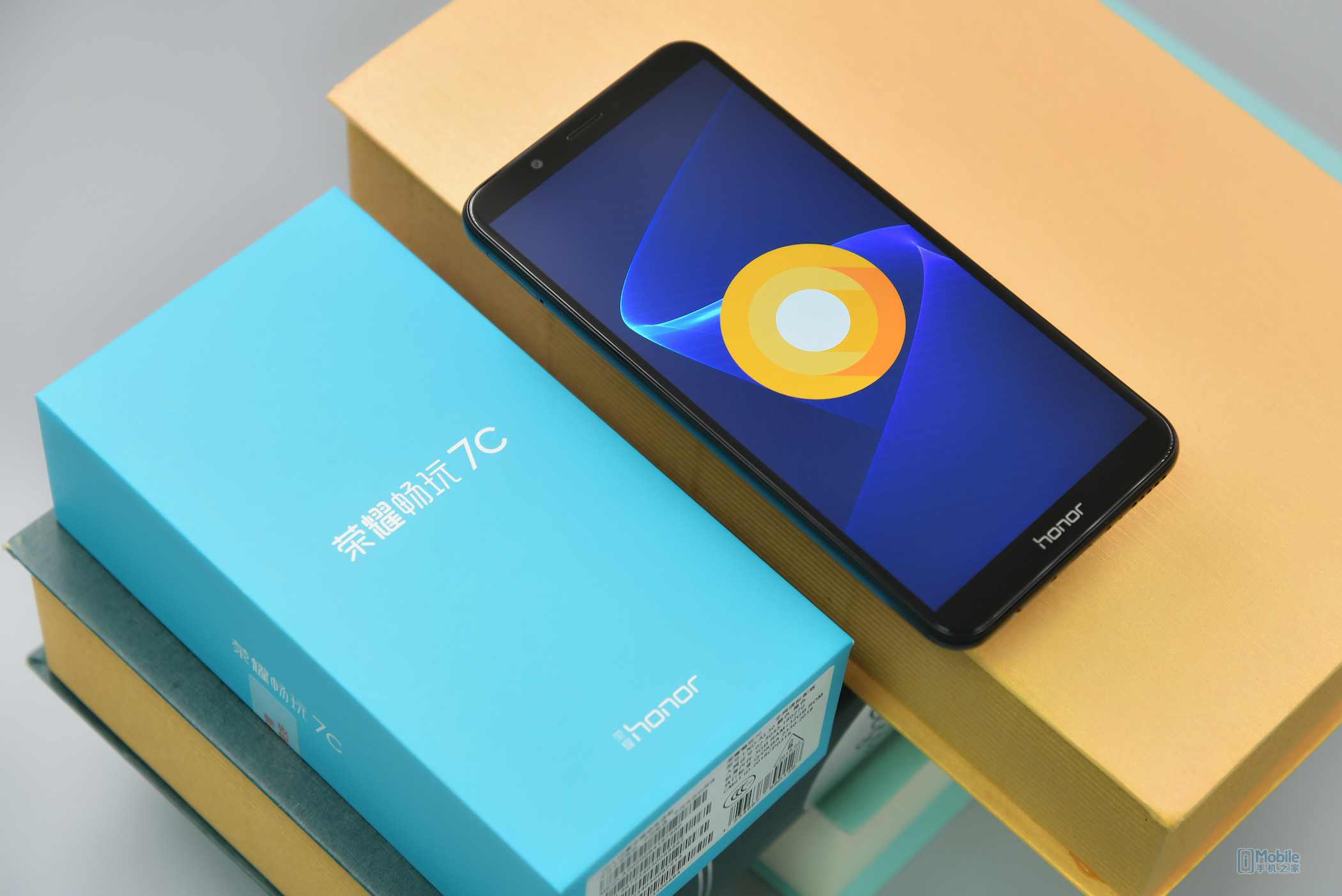 4充电方面荣耀畅玩7c电池容量3000mah典型值,配置5v1a充电器,不支持快