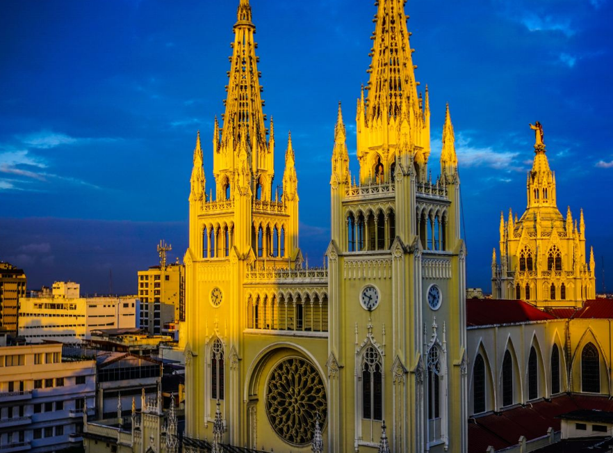 基多大教堂位于南美洲厄瓜多尔,地处首都